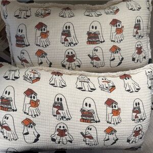 Cynthia Rowley Ghost Reading Pillows (2), blanket (1), and dish towel (2) set